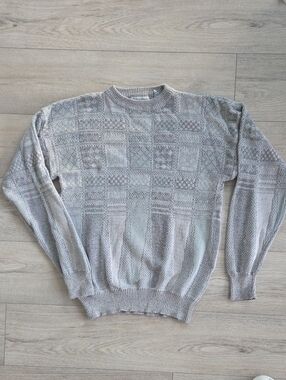Vintage Men's Gray Textured Crewneck Sweater